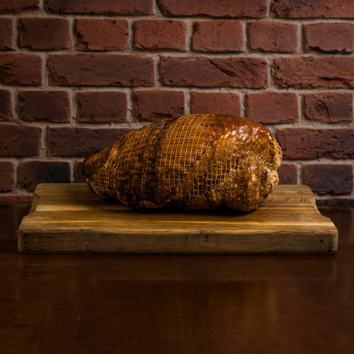 Kypsä juhlakinkku potkalla